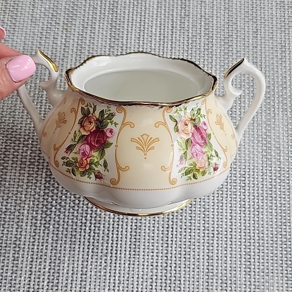 Royal Albert Old Country Roses Tea Sugar Caddy - Missing Lid